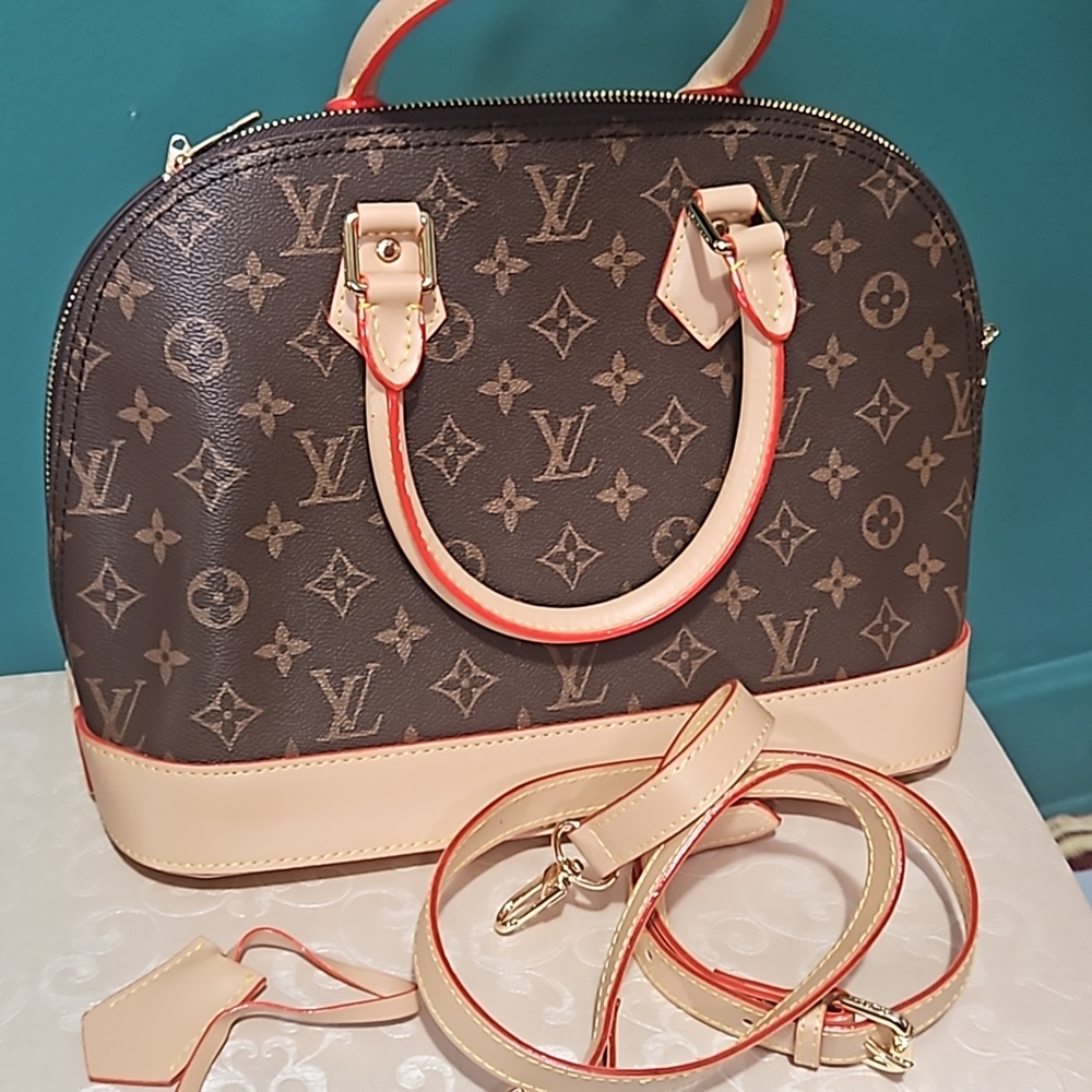 FASHION BAGS - Picture 9 of 12